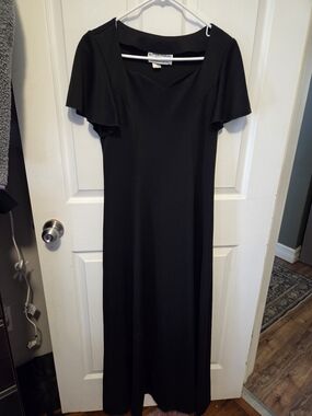 Black Short-Sleeve Maxi Dress with V-Neck